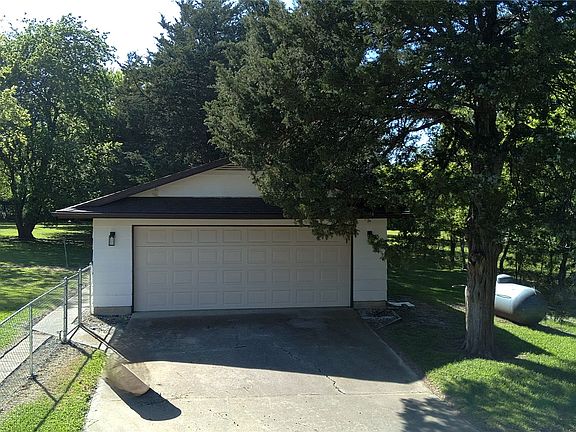 3rd image of 424 Ridgeview Rd