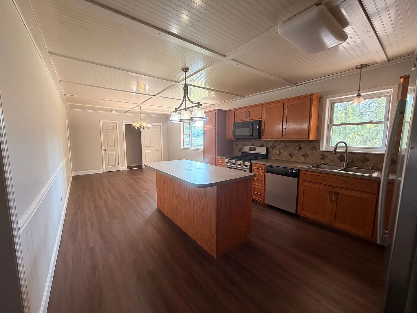 Discover this 3-bedroom, 2-bathroom home in Russellville, AR — Photo 3