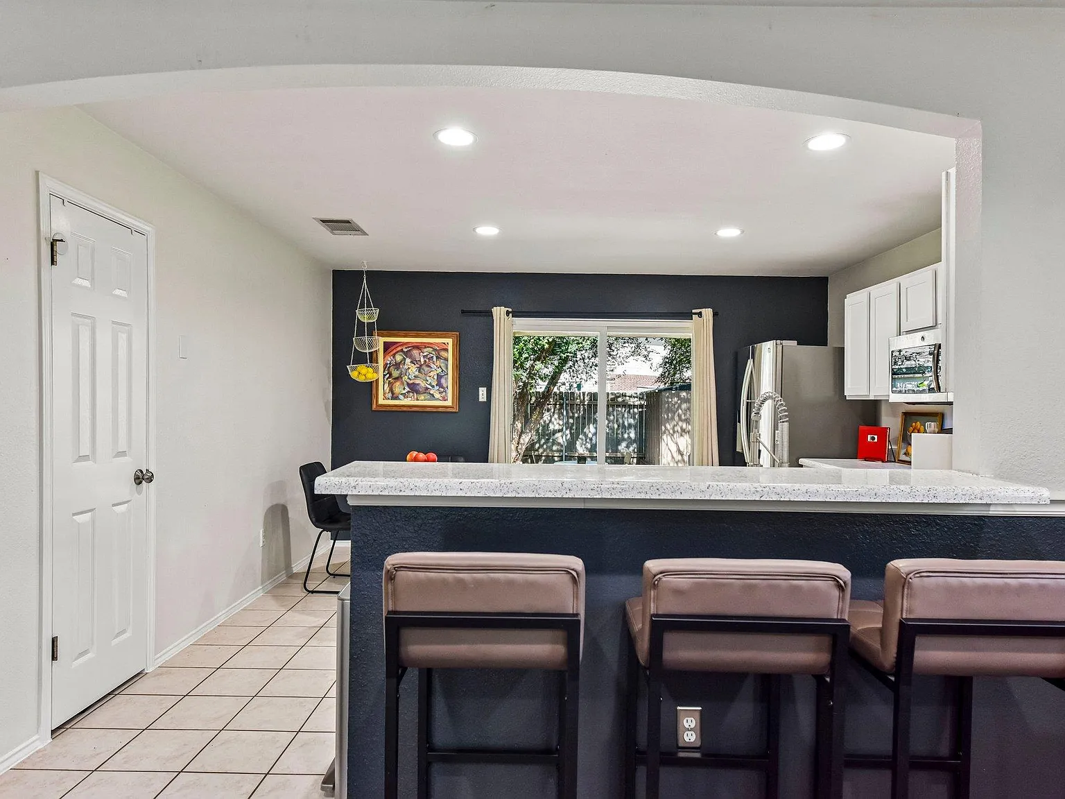 3 bed, 2.0 bath, 1752 sqft, $2,195 — Photo 4