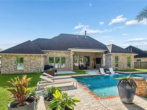 3rd image of 1553 Rue De Fontaine