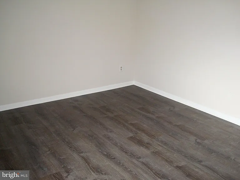 204 Cameron St — Photo 13