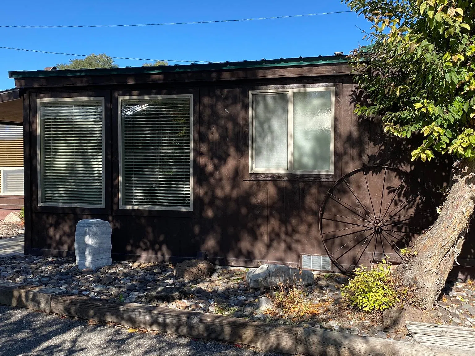 2 bed, 1.5 bath, 900 sqft, $1,200 — Photo 2