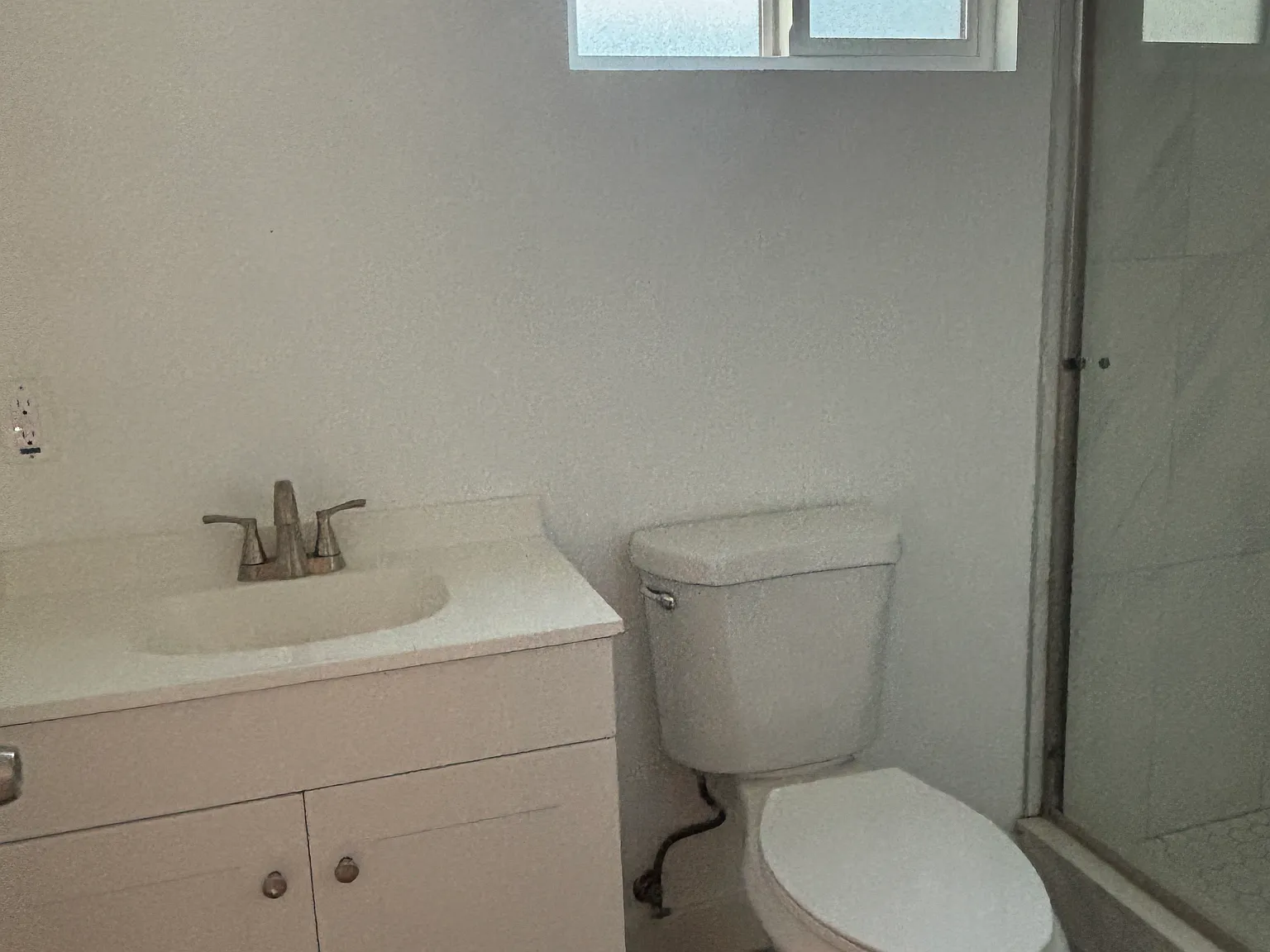 3 bed, 1100 sqft, $4,000 — Photo 3