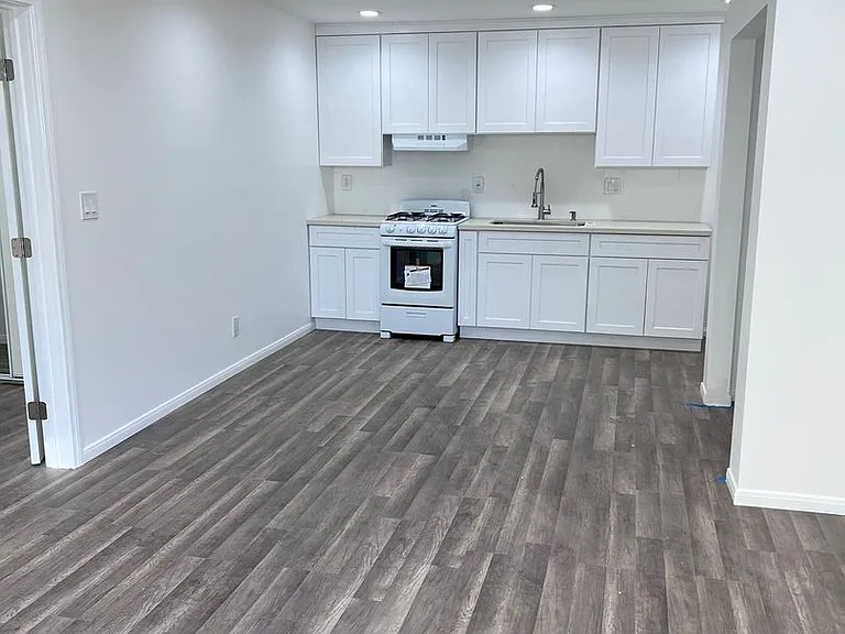 2458 Chestnut Ave — Photo 2