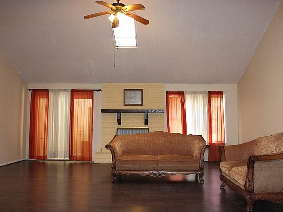 2nd image of 152 Del Mar Dr