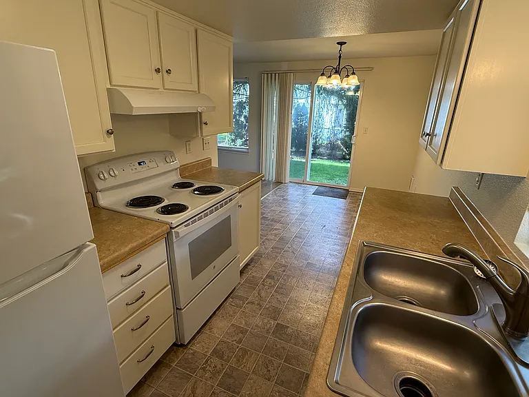 9127 Meridian Pl NE #2 — Photo 2