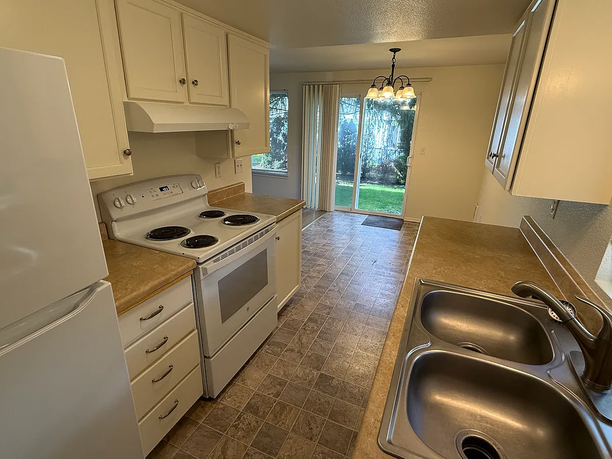 Building Photo - 9127 Meridian Pl NE #2