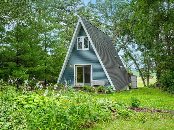 25 Galena Oaks Dr, Elizabeth, IL 61028