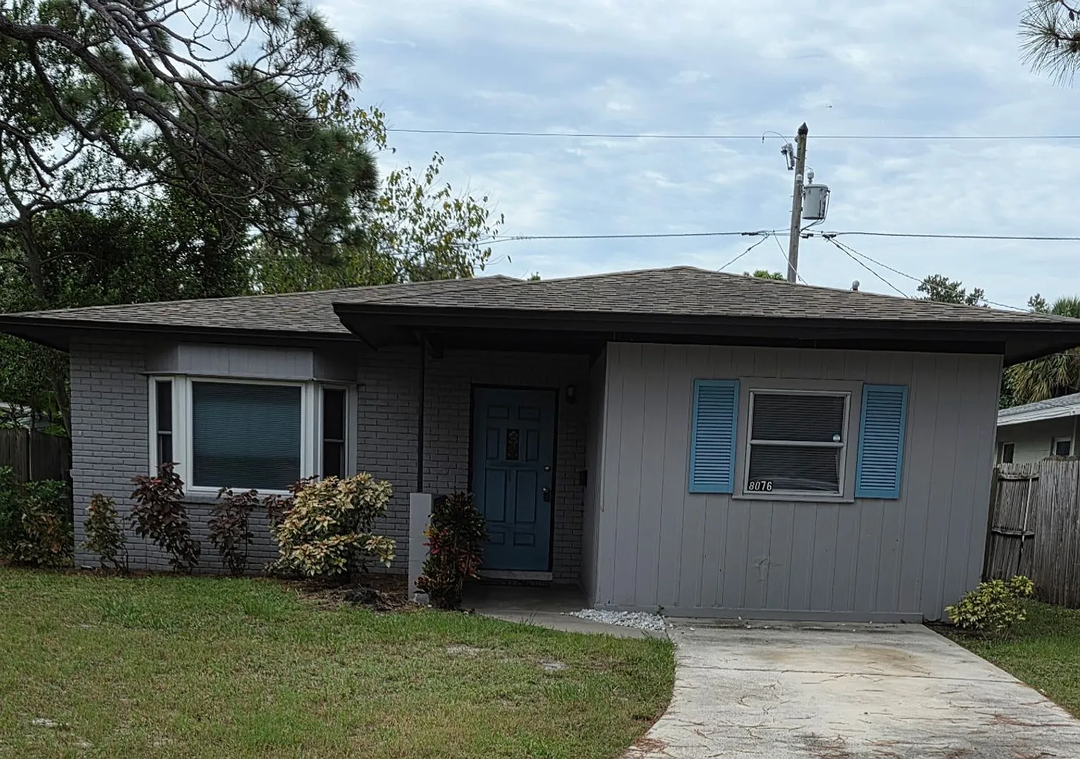 Three Bedroom Home In Jungle Terrace Neighborhood — Photo 1