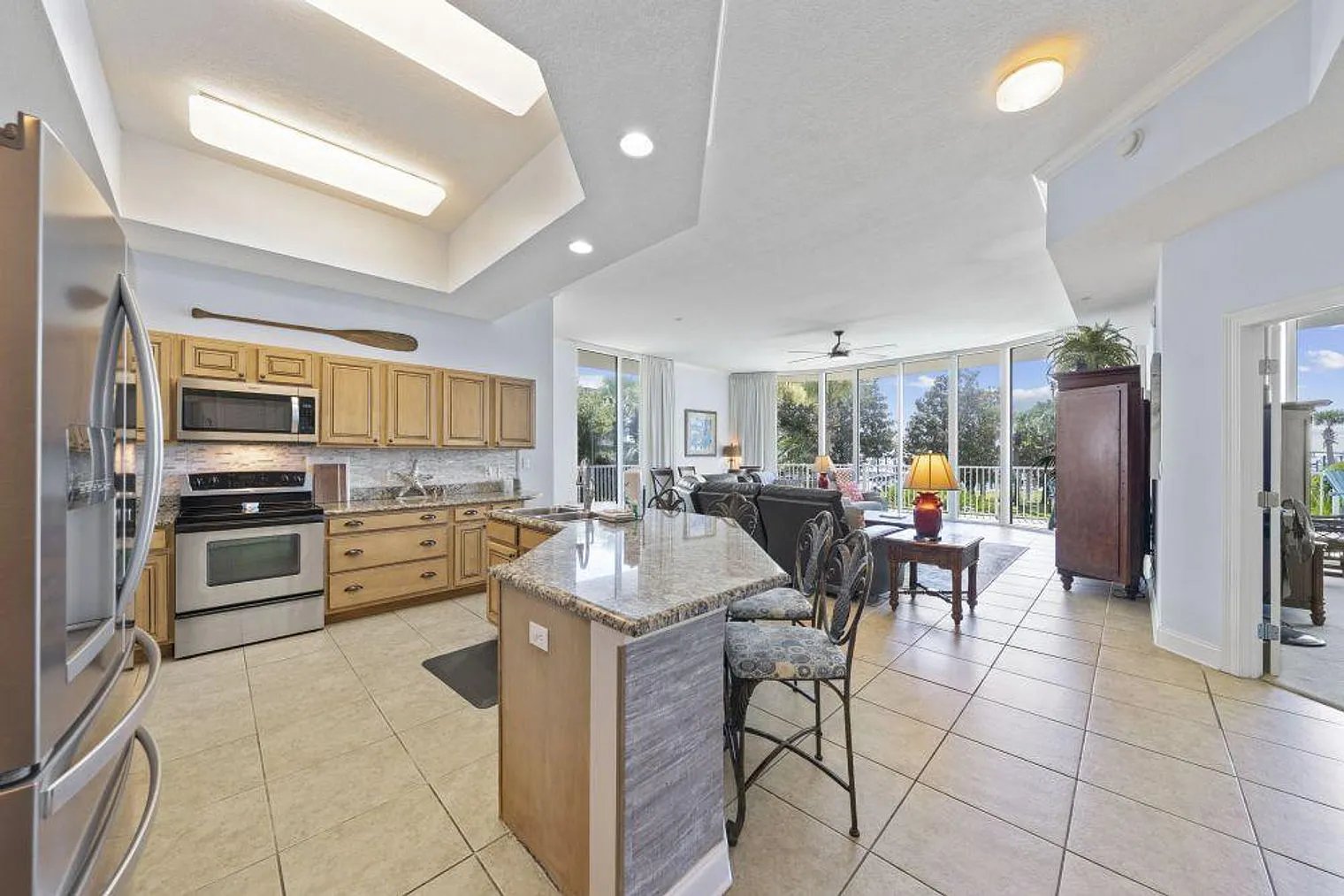 4 bed, 4.0 bath, 1894 sqft, $6,235 — Photo 3