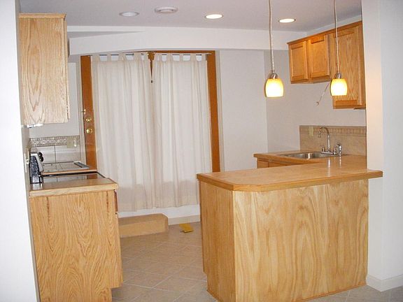 2nd image of 4410 Leavenworth St #Basement