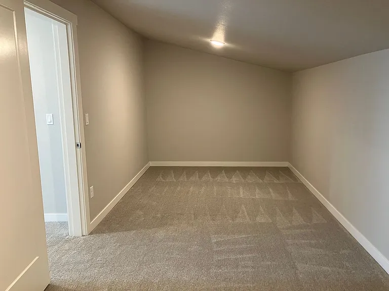 3731 Village Center Dr — Photo 30