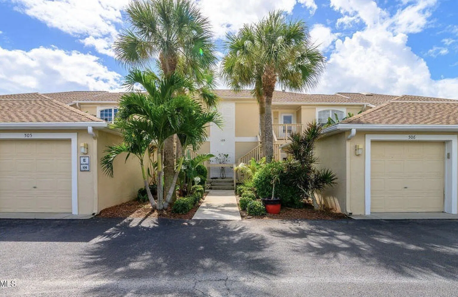 3 bed, 2.0 bath, 1370 sqft, $2,350 — Photo 2