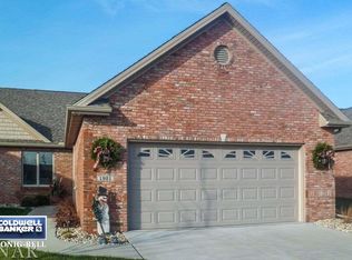 1921 Dunraven Rd, Bloomington, IL 61704