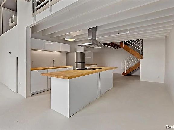 5th image of 6532 E Jefferson Ave #411