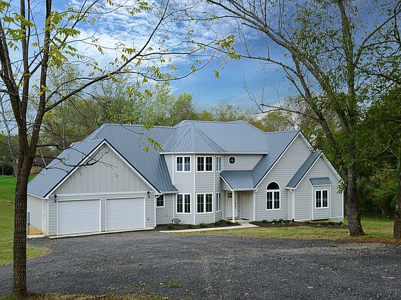 2nd image of 2296 Lupine Ln