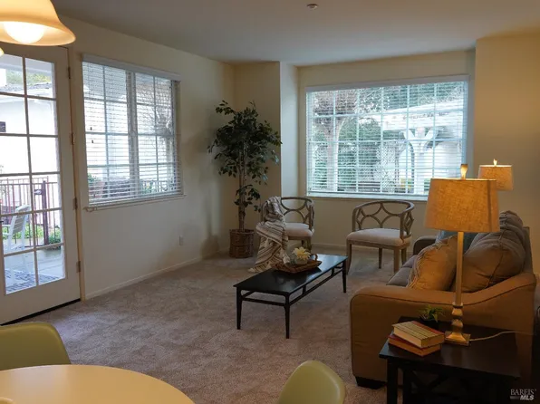 8 Oak Grove Drive #104, Novato, CA 94949