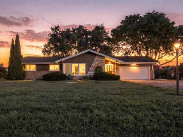 3735 San Fernando DRIVE, Brookfield, WI 53045