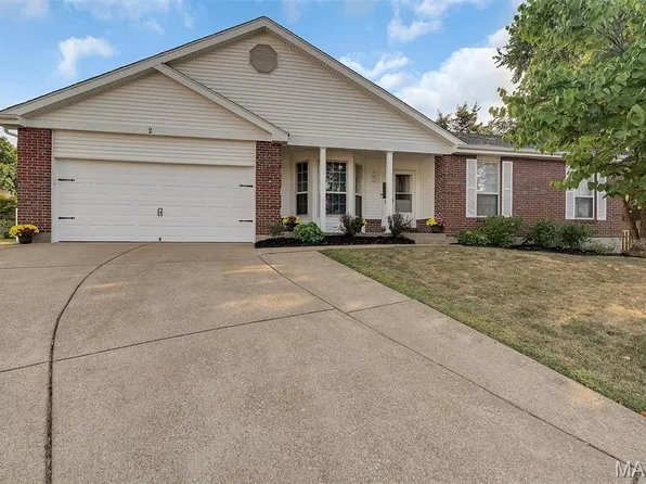 2 Freeman Dr, Saint Louis, MO 63129