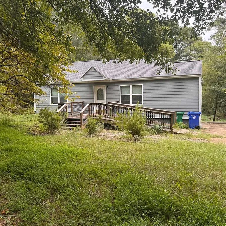 3 bed, 1.0 bath, 1015 sqft, $1,950 — Photo 1