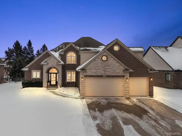 1752 John Paul Ct, Oxford, MI 48371