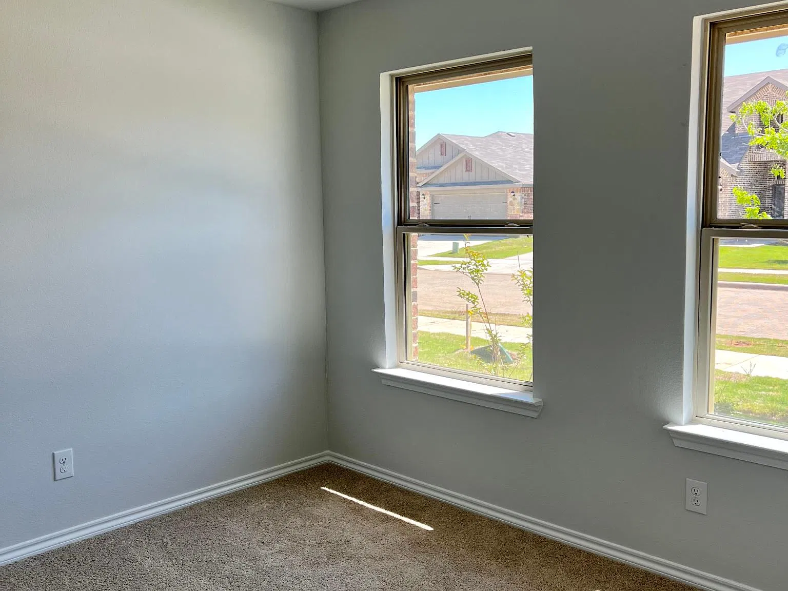 4 bed, 1951 sqft, $2,295 — Photo 4