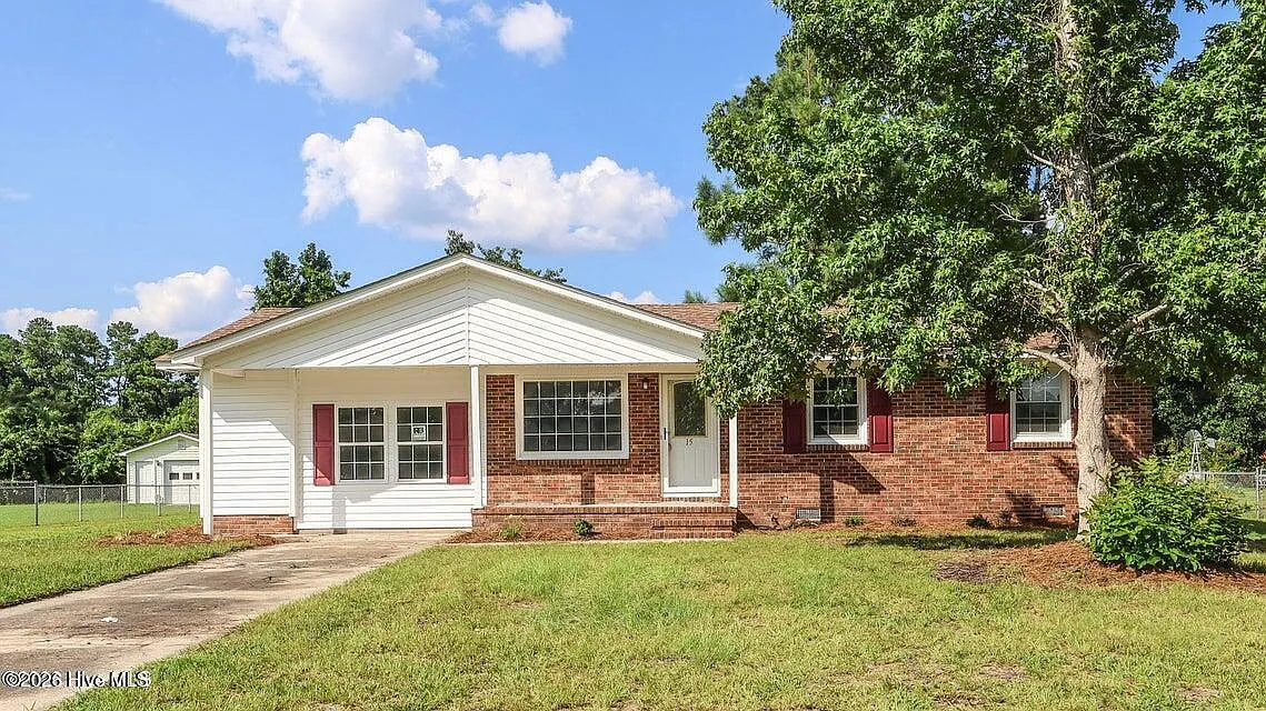 3 bed, 1.5 bath, 1378 sqft, $1,600 — Photo 1