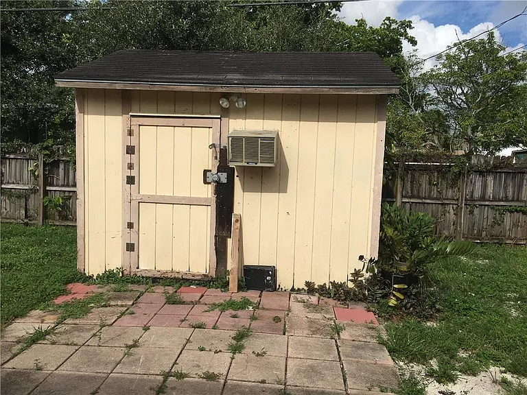 4231 SW 55th Ave — Photo 14