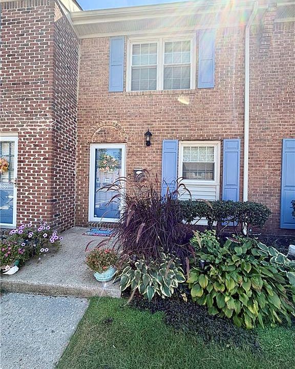1st image of 887 Elizabeth Ct