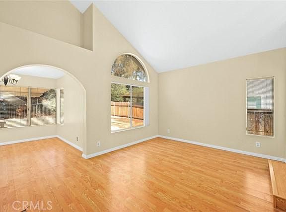 3rd image of 3240 Oakridge Dr