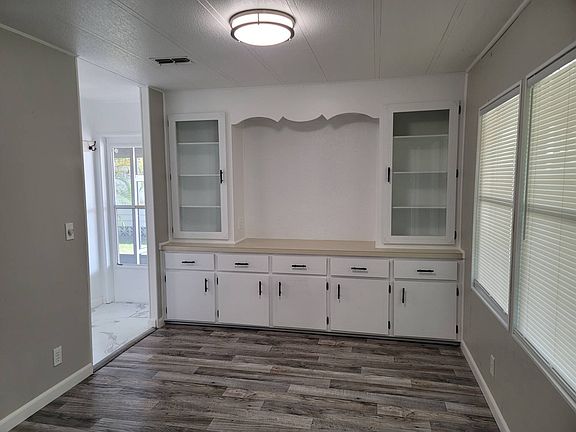 2nd image of 409 Port Royal Ct