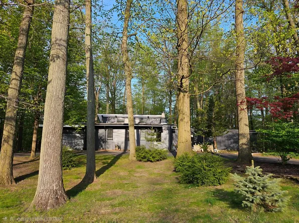 395 Hopkins Rd, Buffalo, NY 14221