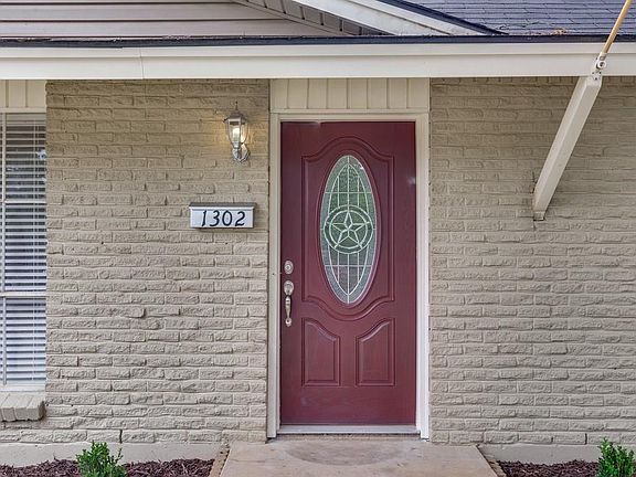 4th image of 1302 Donley Dr