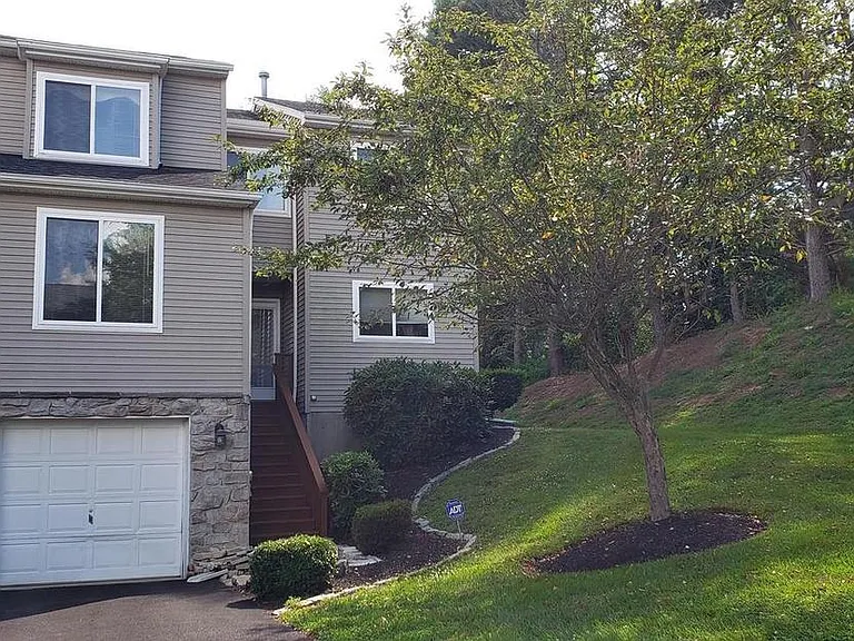 101 Register Dr — Photo 1