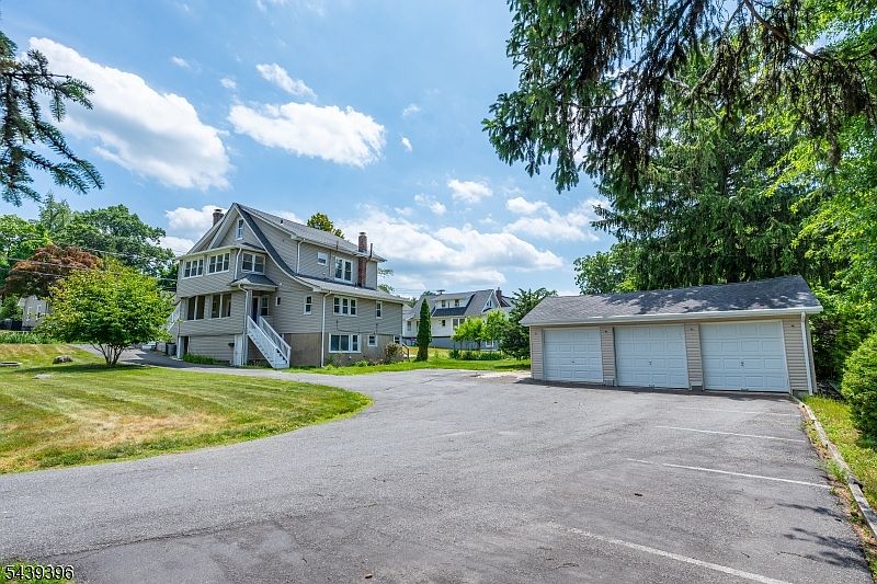 1st image of 81 Lane Avenue