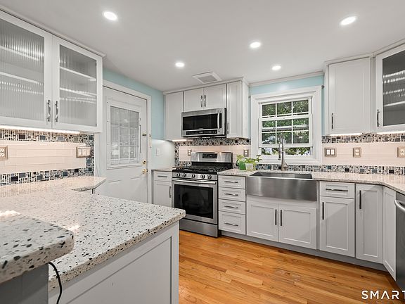 5th image of 15 Fenway Drive