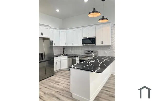 Building Photo - 1830 W Diamond St #1
