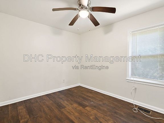 3rd image of 1421 Cobb Branch Dr