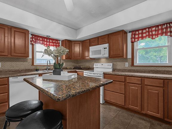 5th image of 1952 Birkdale Dr