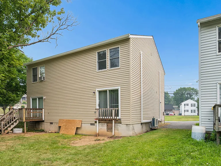 1135 W Washington St — Photo 18