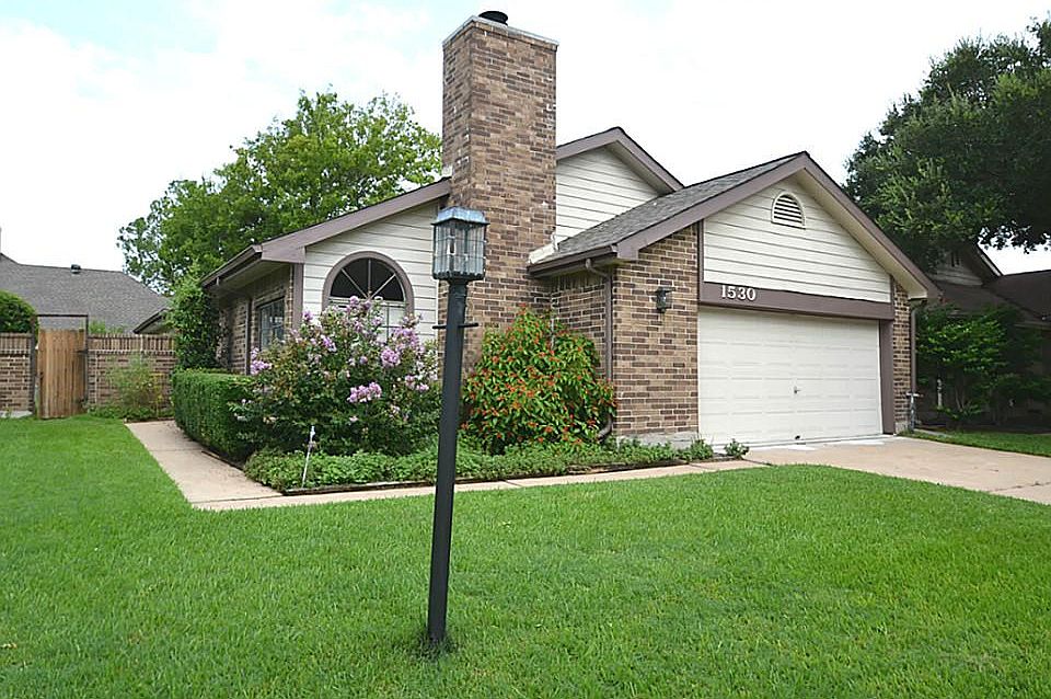 Front view of house located at 1530 Ainsdale.