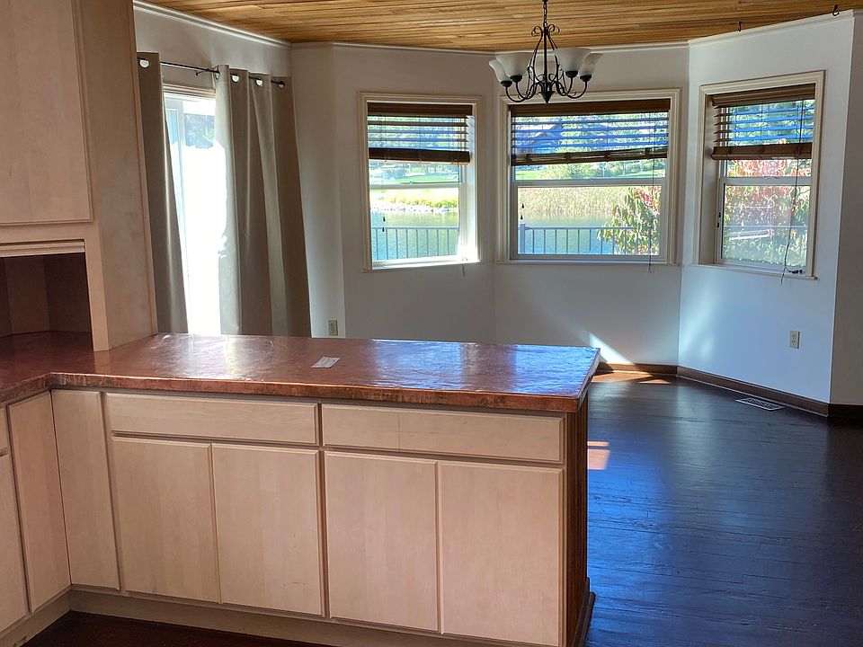 2nd image of 32 Birch Tree Dr