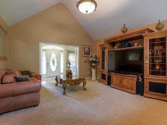 5th image of 2540 Burgess St