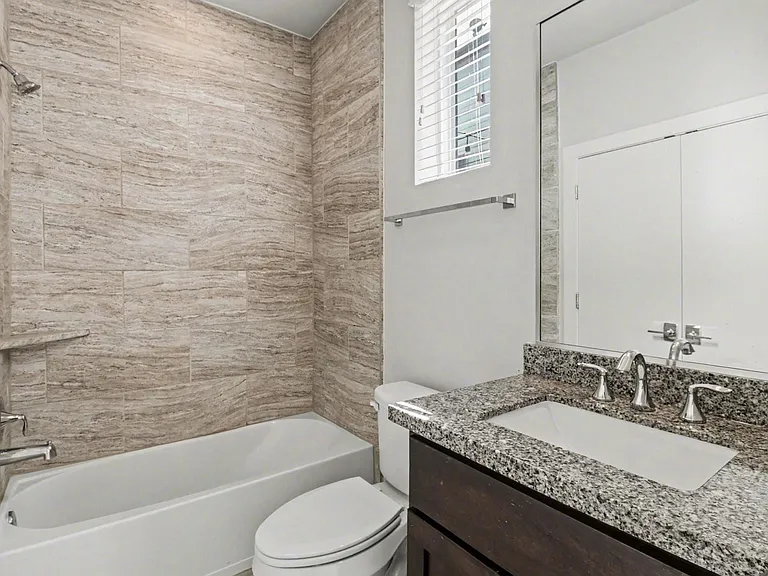 715 Hartman St — Photo 8
