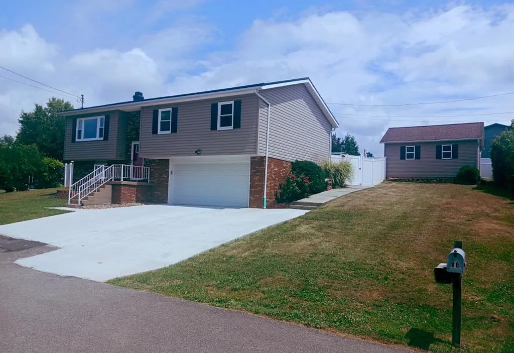 88 Emerson Road photo 1