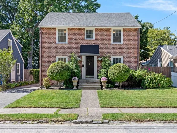 80 Western Promenade, Cranston, RI 02905