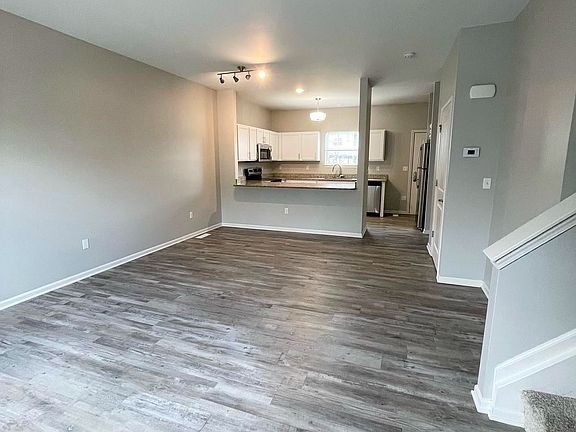 4th image of 1704 Midtown Cir #F