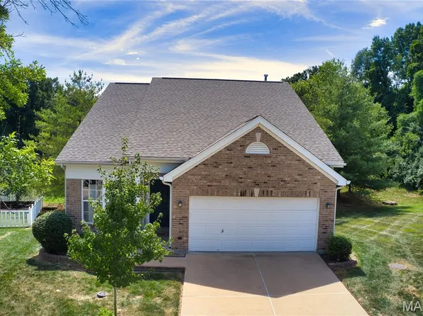123 Hollow Brook Dr, Florissant, MO 63034