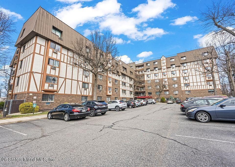 1st image of 2 Elmwood Park Dr APT 209