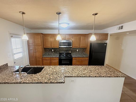 5th image of 1904 E GREENWAY Drive